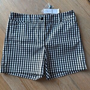 NWT $69 WHBM 2 White House Black Market shorts 5” cotton stretch gingham
